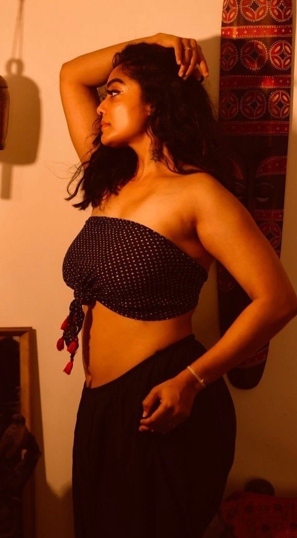 Arumugam_94's tweet photo. Every photoshoot tells a story. This one says confidence, elegance, and fearless style. Abhirami Venkatachalam absolutely owns the frame. 🔥📸 https://t.co/CD0WszIWEU