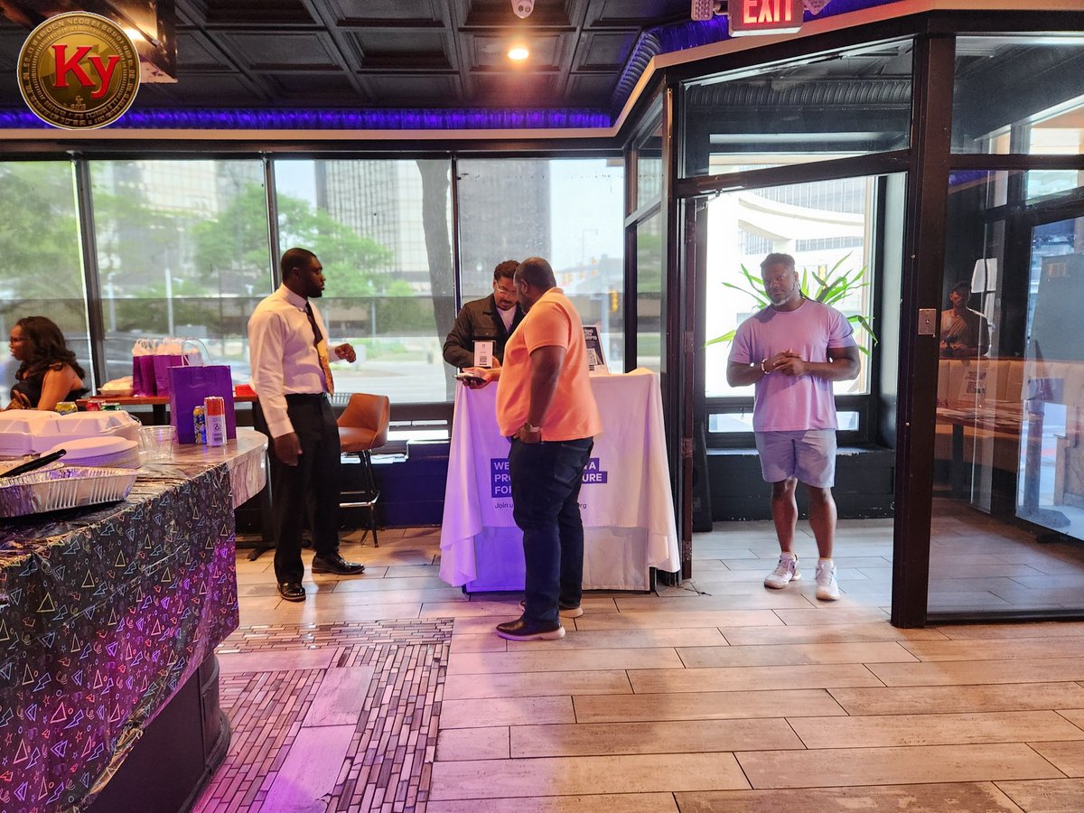 HecTheProtector's tweet photo. Incredible night at The Crab Bar in Detroit! 🦀🚀 Great energy, amazing people, and killer prizes with the **#DetroitBlockchainCollective** and **#StandWithCrypto**. Time to turn this momentum into action—call your senators and support the **#ClarityAct**! 🏛️₿ #CryptoDetroit #Ky https://t.co/ONUf0NibEx
