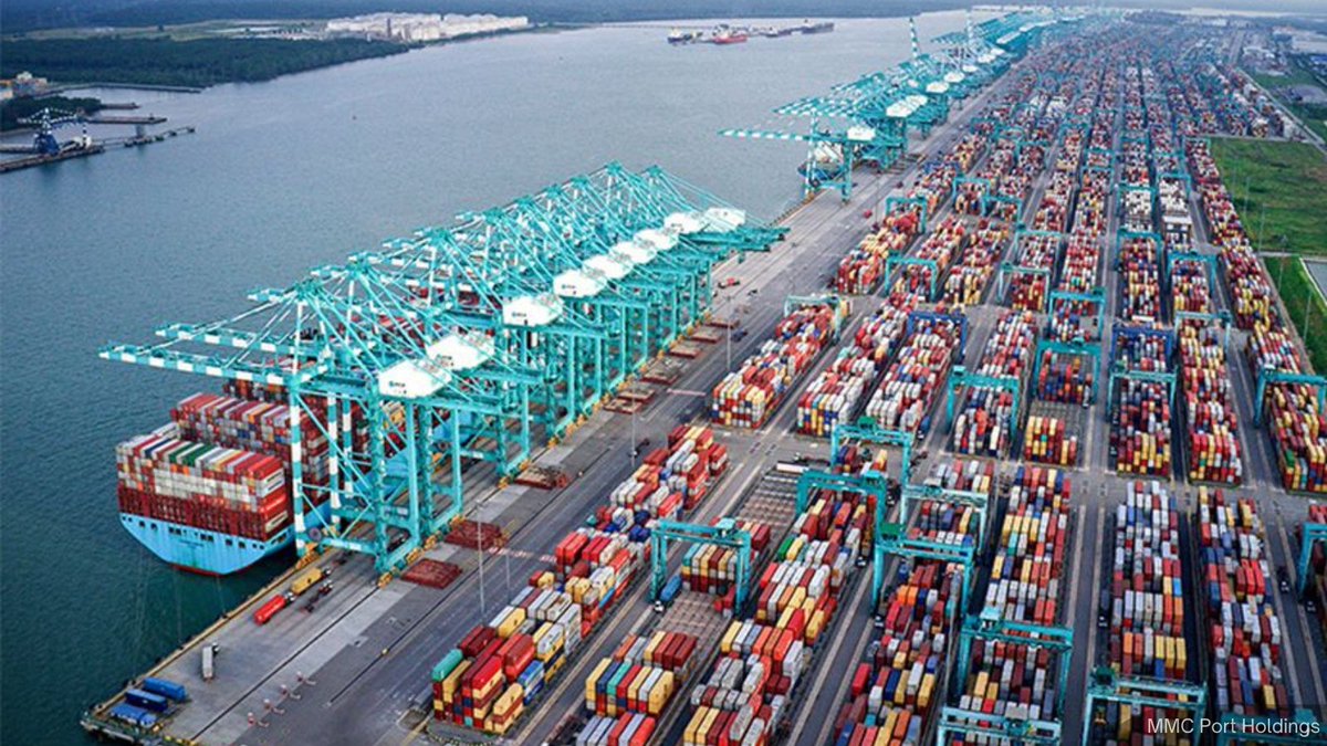 NewsBFM's tweet photo. MMC Port has appointed executive chairman Sultan Ahmed Sulayem to lead Malaysia’s largest port operator after group CEO Azman Shah’s exit.

In February, the Emirati resigned from DP World after scrutiny over email exchanges with late sex offender Jeffrey Epstein, reports Reuters.

🧵1