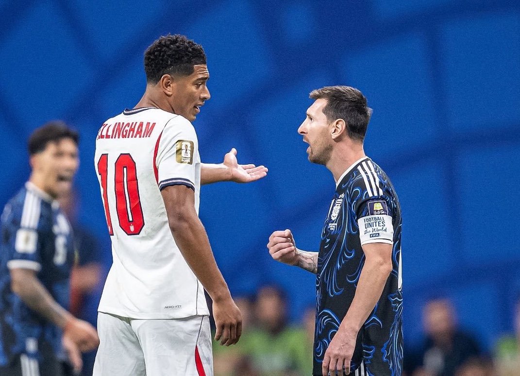 TiroLibre_Col's tweet photo. “He visto las quejas de los demás países, era roja, Enzo debió ser expulsado"

“Por eso Ronaldo es mejor que tu, consiguió todo sin la ayuda de nadie"

- Bellingham a Messi https://t.co/PBXLazpFsm