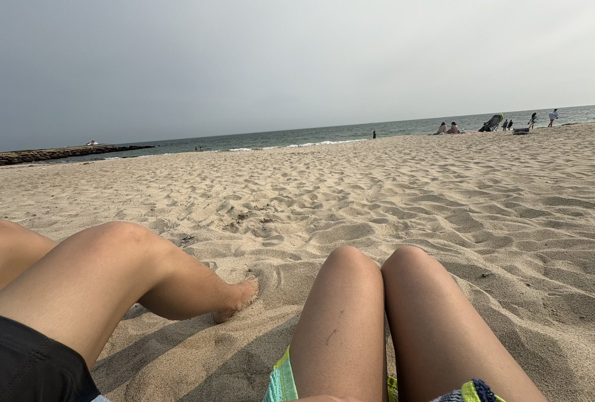 ciawaz's tweet photo. tots on the beach https://t.co/eDTR3zDAfR