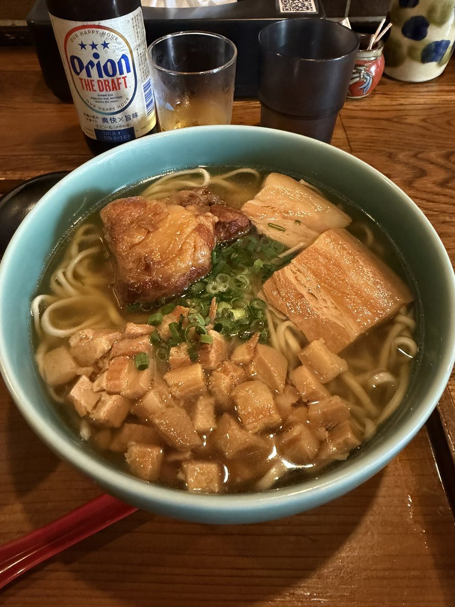 ramenyo2's tweet photo. OKINAWA SOBA EIBUN

BUNBUNそば1580円
じゅーしー小340円

昨日沖縄に入り定休日の二郎にほど近いこちら。記帳台やTableCheck導入してる人気店。17時過ぎ着で並びなし空席あり、通し営業ありがたい🥹この日1食目でオリオンで乾杯からの全部入り沖縄そば美味すぎました😋

ごちそうさまでした。 https://t.co/RkVs4x73DQ