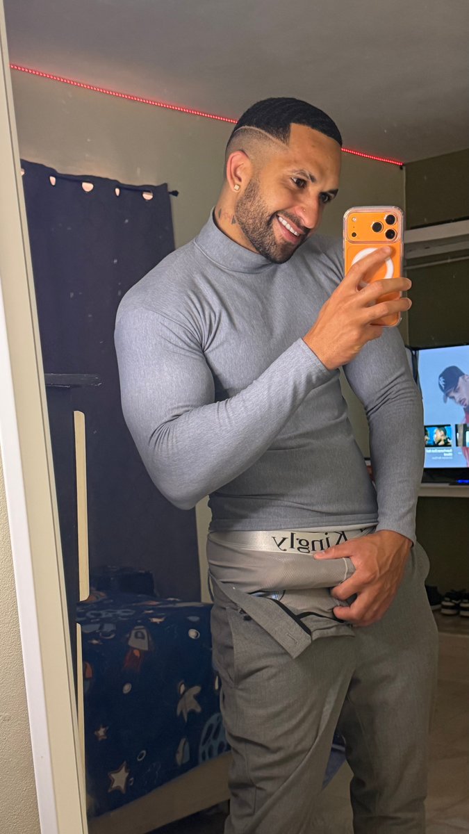 stevenrush101's tweet photo. dont even think about scrolling down unless ur ready for some serious heat 😈 https://t.co/OMF6wsNqCv