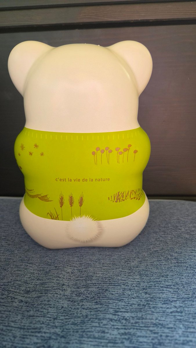 wada16721's tweet photo. ラ・テールのクマ缶
シロクマは美瑛本店で限定販売。
一目惚れして連れて帰りましたよ。
ようこそ、我が家へ。 https://t.co/JYjmaeJyCx