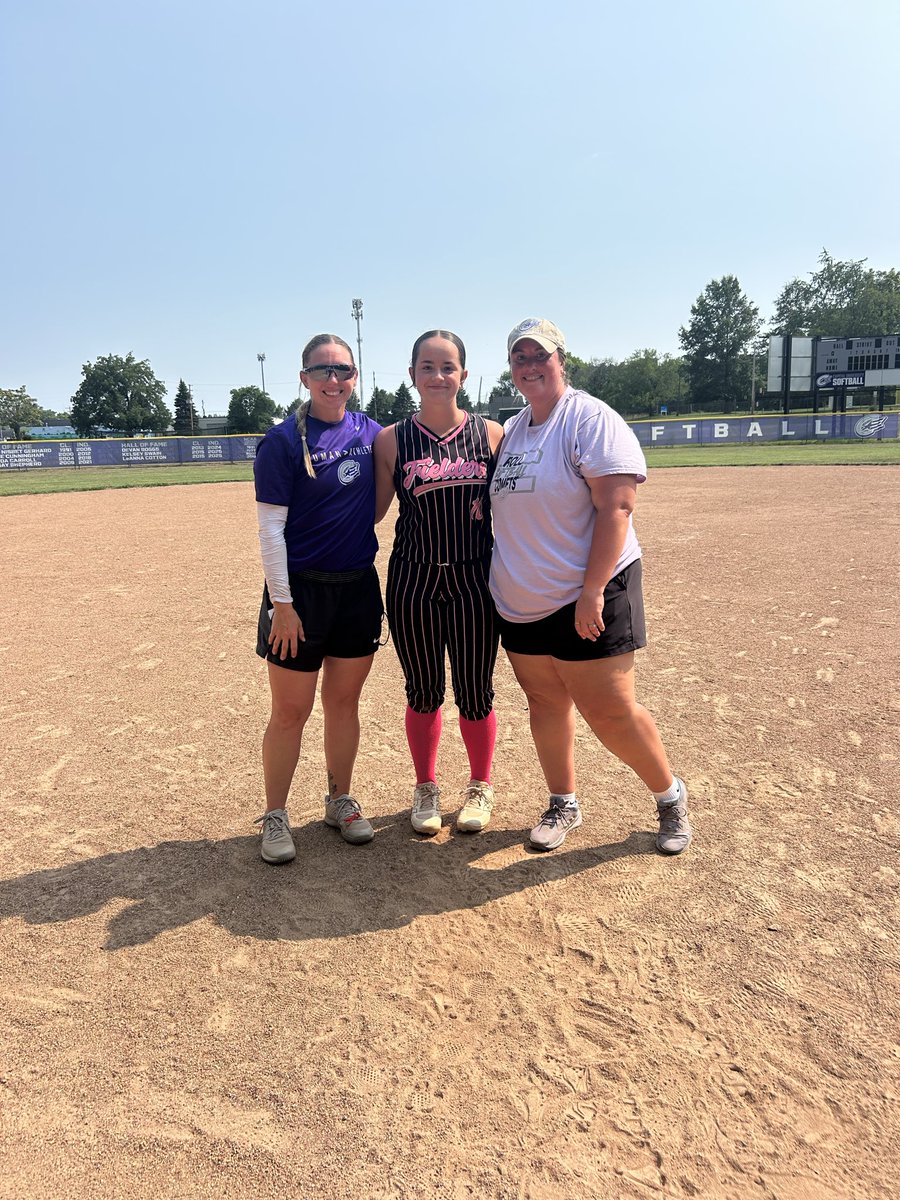 PaytonGSoftball's tweet photo. Had an amazing time at Capital University softball camp today!! A big thank you to the coaching staff and players for a great camp!! @annakirk47 @CapUSoftball https://t.co/DJNKBXn8Md
