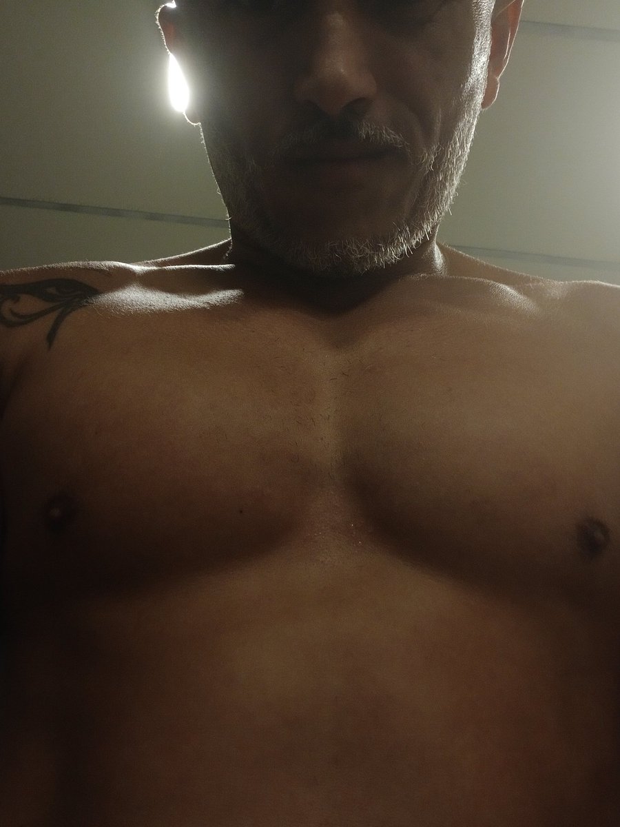 rfaray's tweet photo. pump do treino de peito hoje 😮‍💨 todo natural ficando bonito pra caramba 🫠🫠🤭 https://t.co/ttf4DEpbeF
