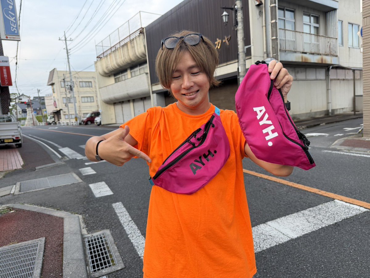 AYH2019's tweet photo. 7月19日 (日曜) 10:00
AYH POP UP in ファッションクルーズ🚢
先行発売❣️②

【AYH. BODY BAG】
〈プリントカラー〉
ブラック/ホワイト
〈バッグサイズ〉
46cm x 15 ㎝ x 6cm、容量約 1.1L

AYH 7周年記念アイテム！色も形もこだわり抜いたスーパーアイテム！ https://t.co/p4TW675MuR