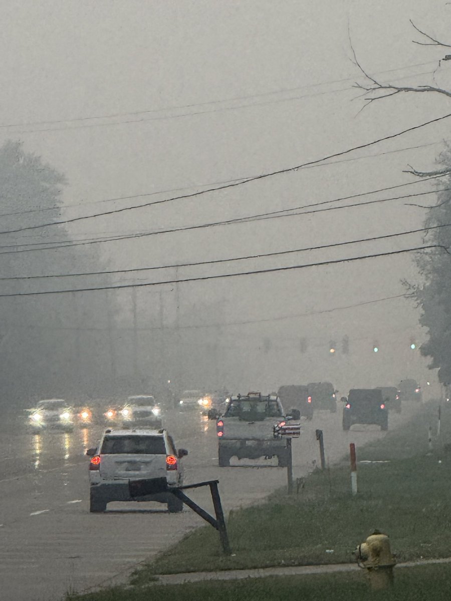 wx_macomb's tweet photo. Extremely poor air quality in Clinton township, MI. #miwx https://t.co/WdwvO6QCxi