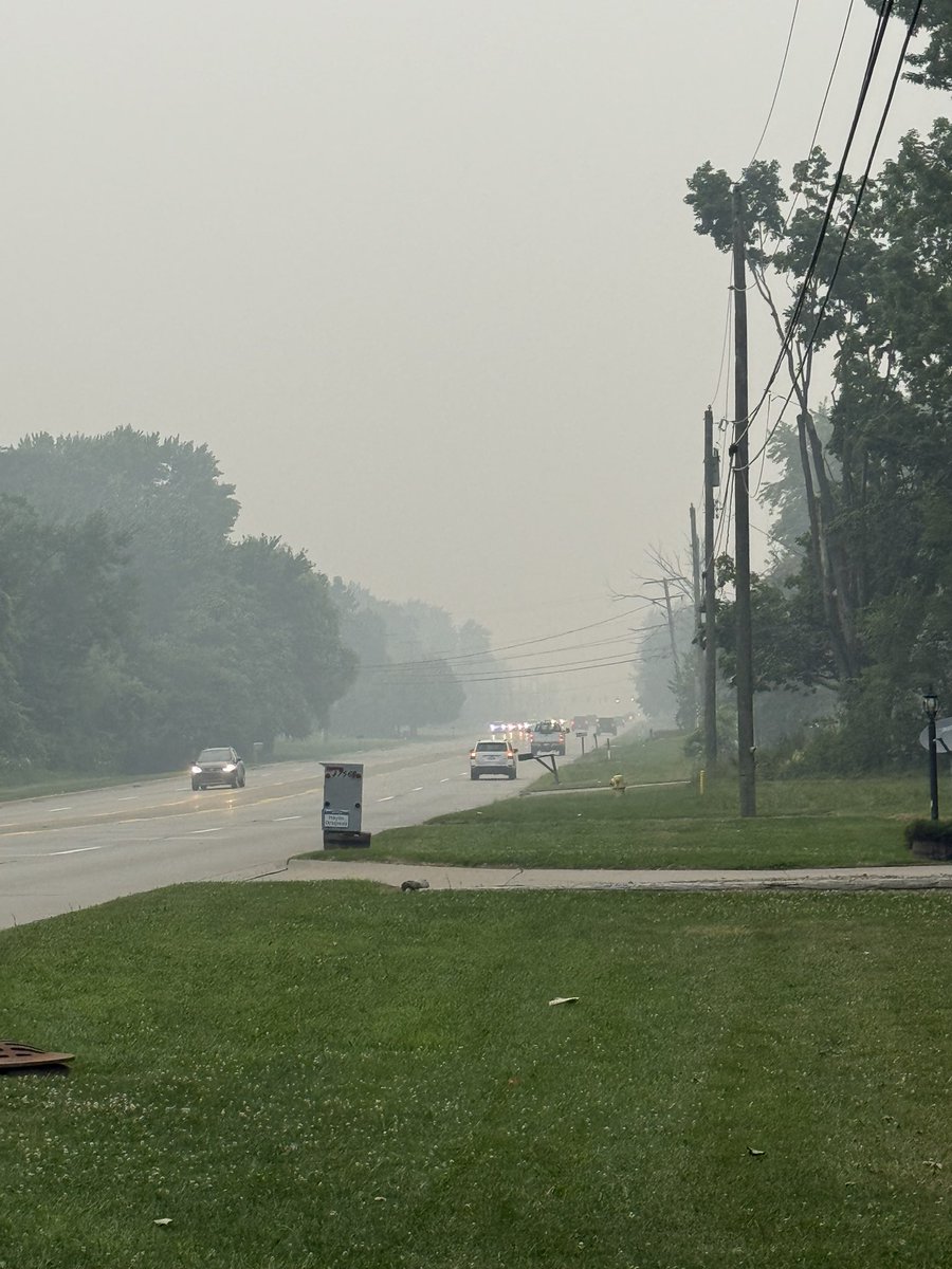 wx_macomb's tweet photo. Extremely poor air quality in Clinton township, MI. #miwx https://t.co/WdwvO6QCxi