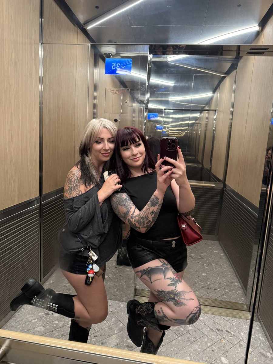_hexting's tweet photo. Love my girlies for real https://t.co/2wgUxDAnjI