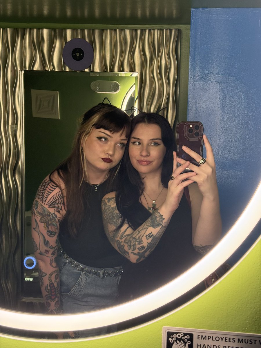 _hexting's tweet photo. Love my girlies for real https://t.co/2wgUxDAnjI