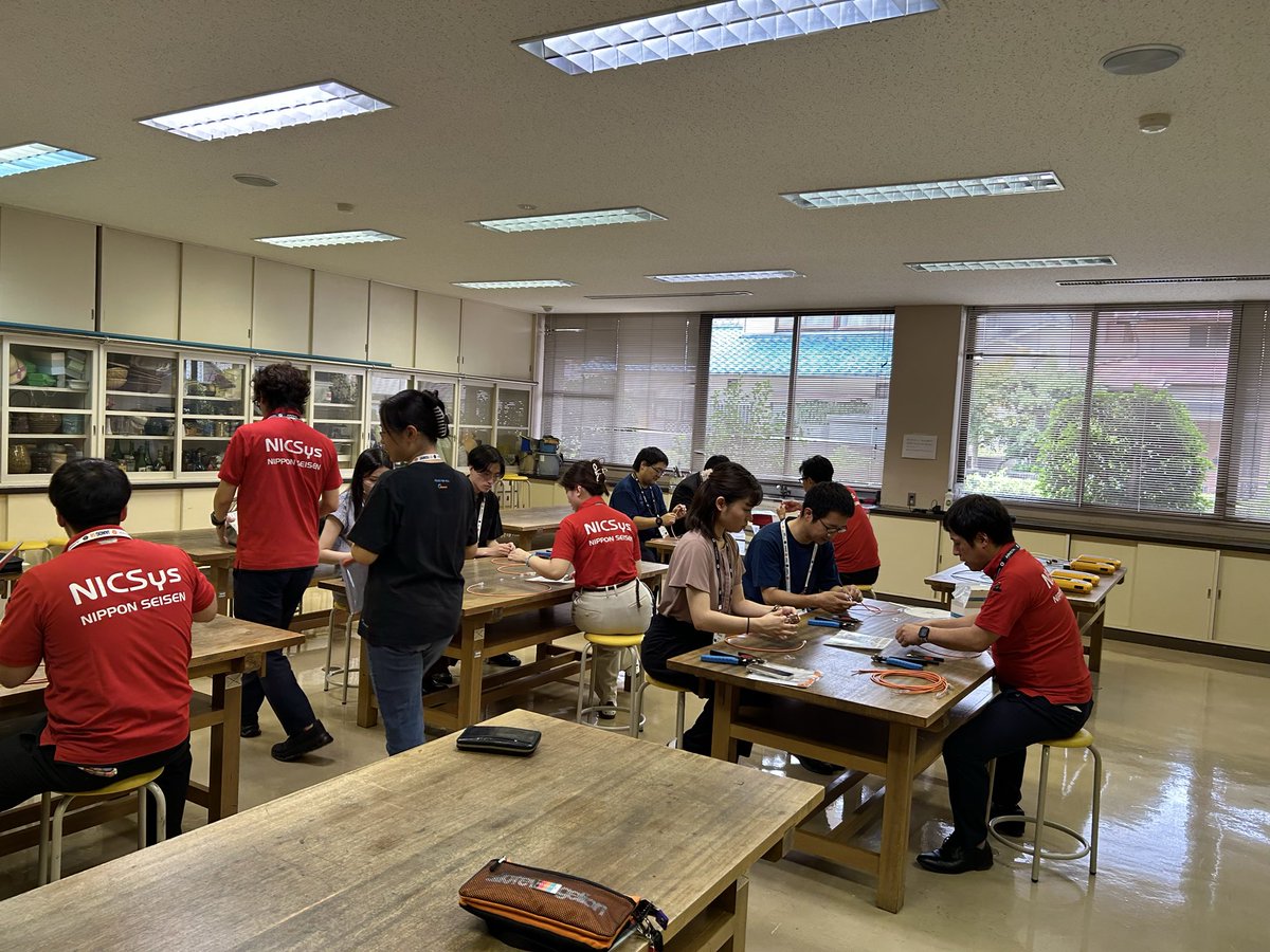 janogmeeting's tweet photo. 別館18会議室にて

ケーブル作成会開始しました〜
まだ当日参加枠も飛び入り参加も可能なので是非別館に来てください

#janog https://t.co/e07dftT58e