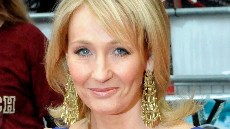 RonniNicole1's tweet photo. 'Anti-Trans' groups 🙄 
(It's all about them)

"JK Rowling encourages anti-trans groups to sue human rights org for labeling them “anti-rights”

Amnesty International has retracted the report but that’s not enough for Rowling"

LGBTQ Nation 
https://t.co/xR6YZ2xjDf https://t.co/vl3KePYHPb
