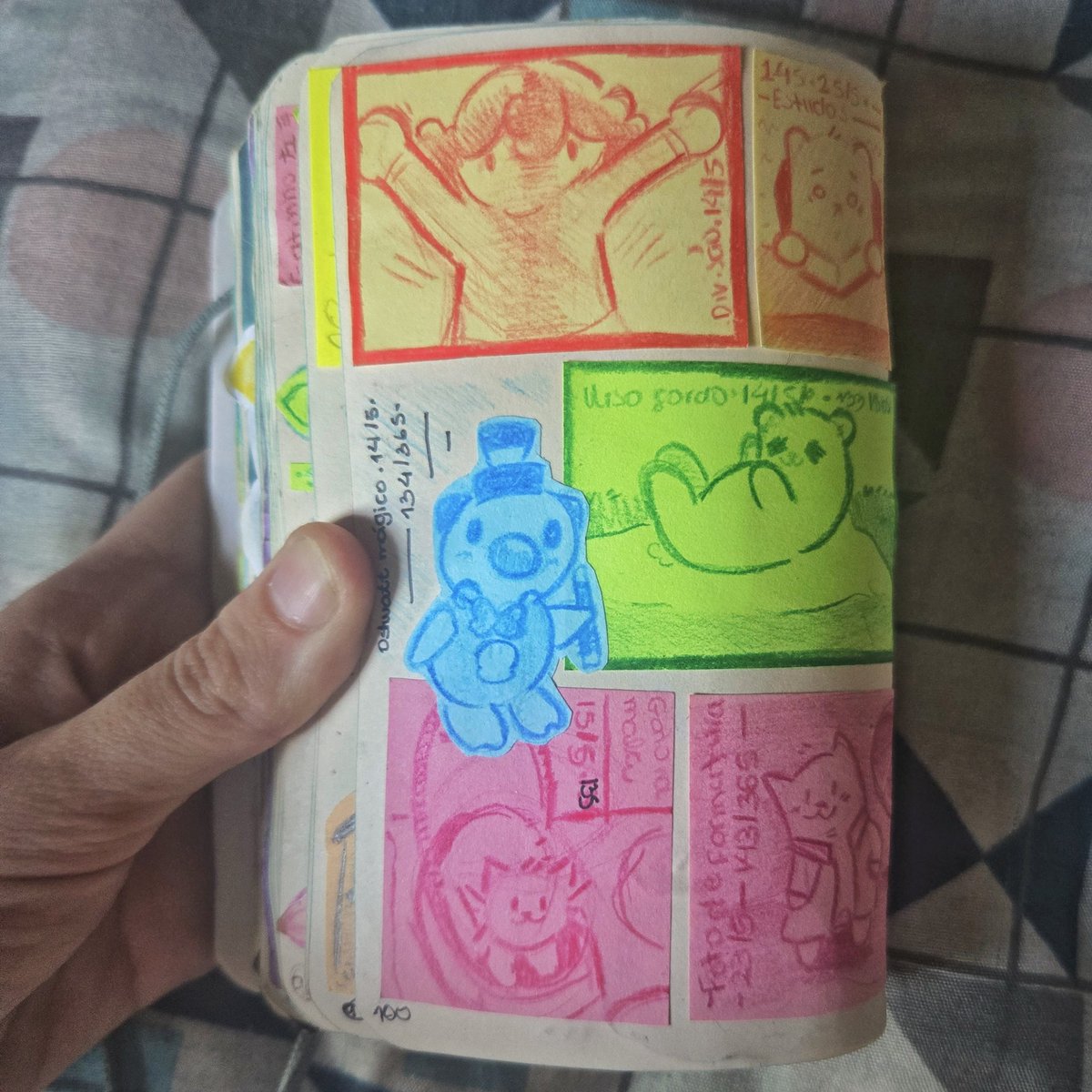 wandartss's tweet photo. Estamos em julho e nem terminei de publicar os desenhos de maio (É preguiça de postar, eu juro (⁠っ⁠˘̩⁠╭⁠╮⁠˘̩⁠)⁠っ
#diariodedesenho

132日 Divisão*
133日 Urso gordo*
134日 Oshawott Mágico
135日 Gato na mala
143日 Fotos de formatura
145日 Estudos https://t.co/17BP21hwMd