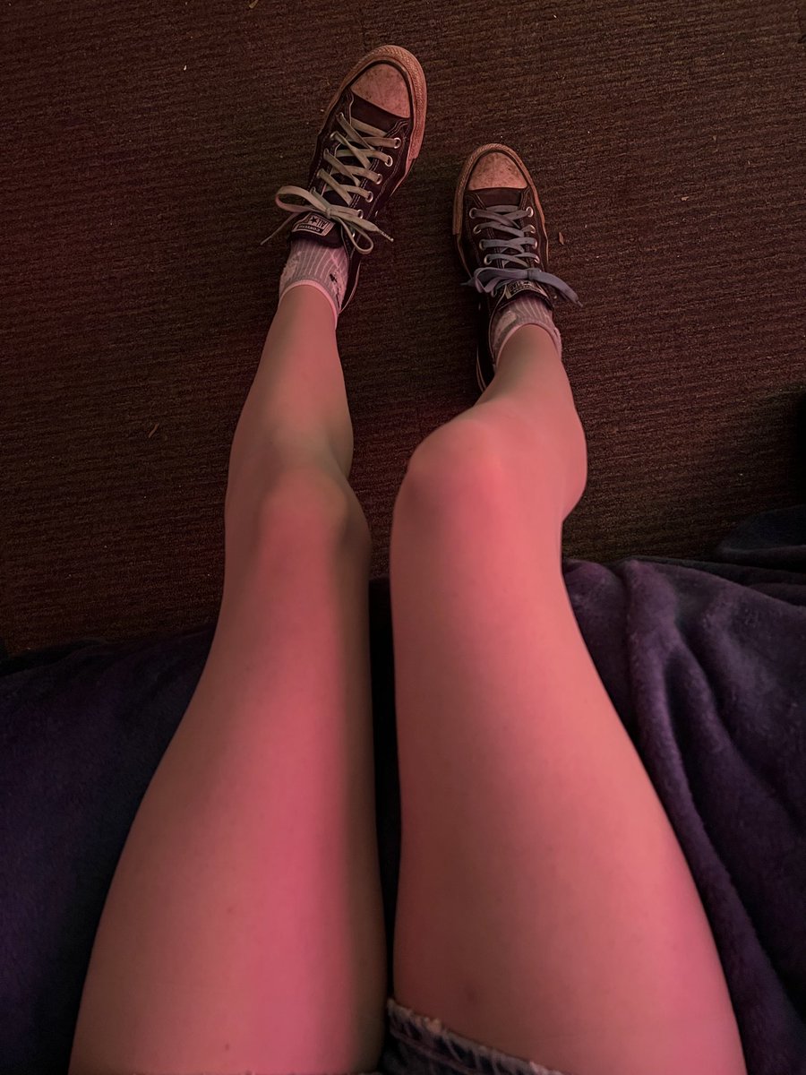 Minalovdsocks's tweet photo. Kicks, socks, and smooth skin. π§¦π #LegsLover
#SneakerFetish
#ConverseFetish
#SocksFetish
#LegsAndSocks https://t.co/VcUrzWucVi