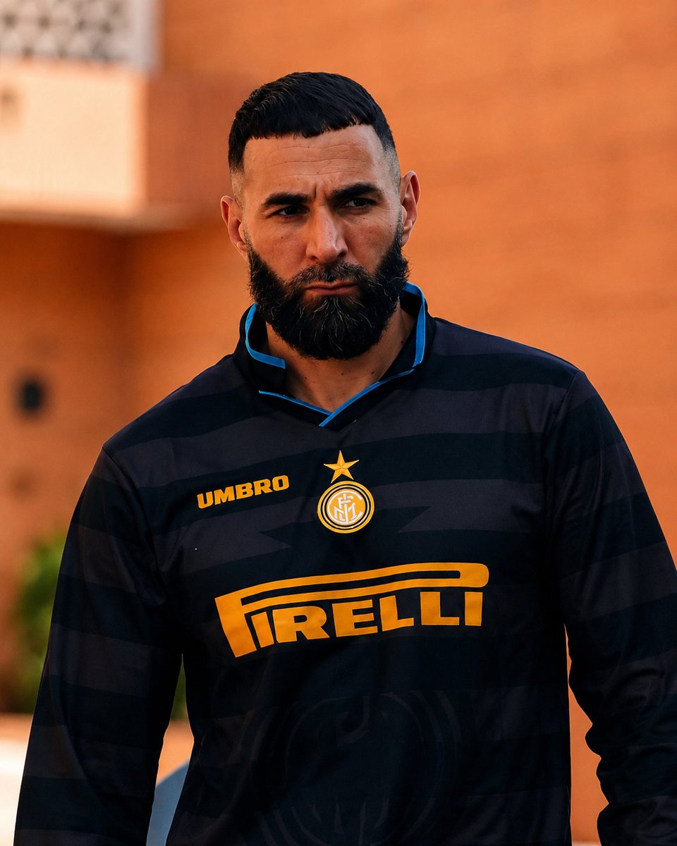 nerazzurriSoci_'s tweet photo. Karim Benzema in Inter's jersey. 🖤💙 https://t.co/gLAnBaoTy9