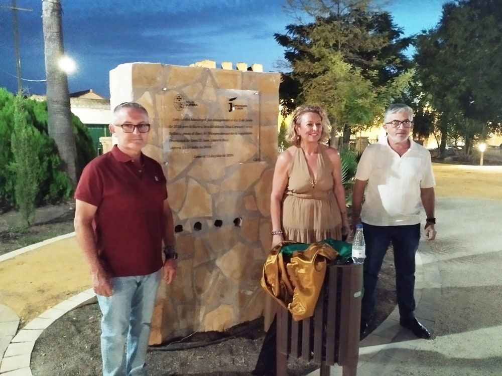 LoperaDigital's tweet photo. Lopera vivió una noche histórica con la reapertura del Jardín Municipal del Paseo de Colón. https://t.co/oTVcOWzEAX @aytolopera @dipujaen https://t.co/yvLFf2qtVm