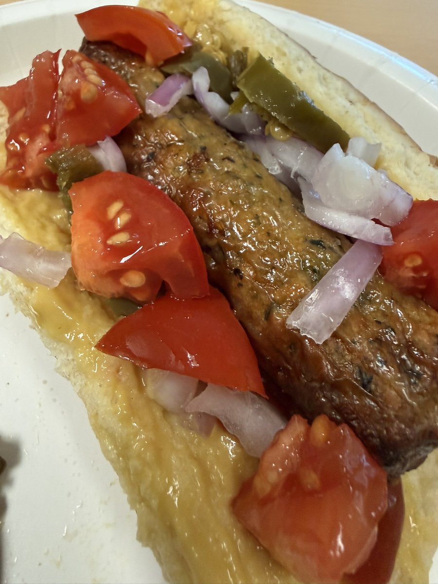 CindysNotary's tweet photo. It’s #nationalhotdogday and I made a vegan dog for lunch today. I added onions and tomatoes from the garden and jalapeños. #vegan #veganfoodie https://t.co/vRgpwVRx7X