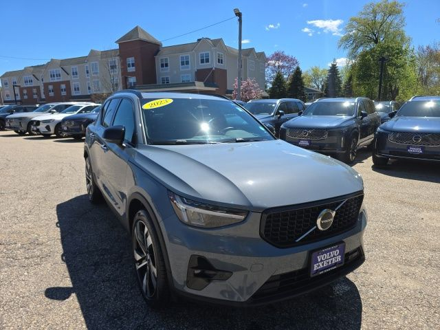 VolvoCarsExeter's tweet photo. This 2023 #VolvoXC40 B5 Plus Dark Theme SUV is Certified Pre-Owned with a Thunder Gray exterior, all-wheel drive, and one previous owner. 

Learn more: https://t.co/tYjimNY0lf https://t.co/Kj5R14KJhe