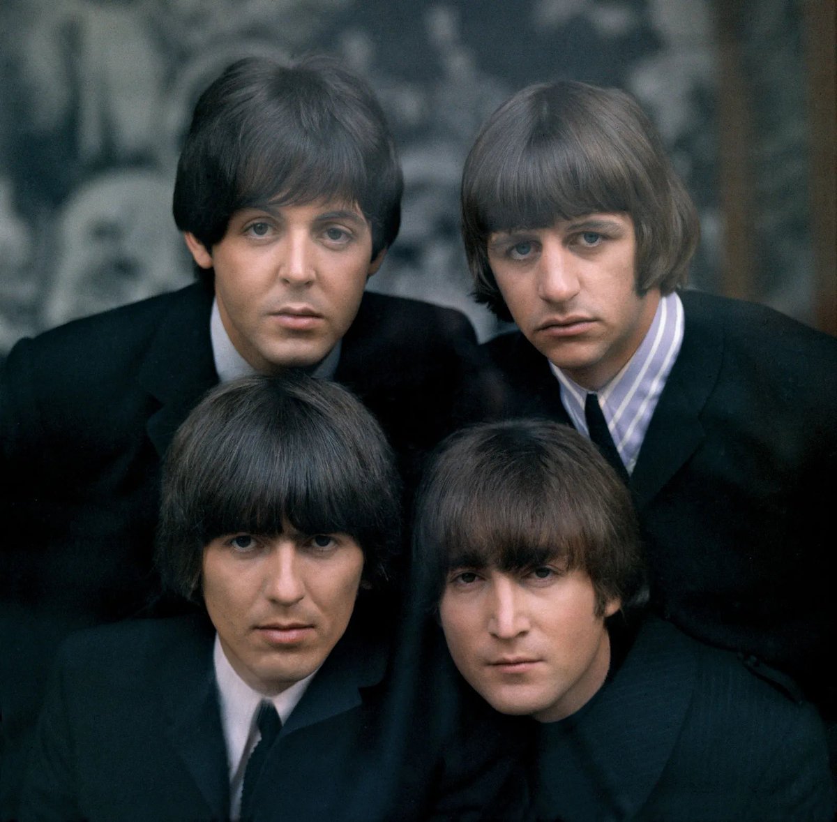 VanDoHalen's tweet photo. A última vez que a Inglaterra ganhou um título essa era a banda jovem do momento (e nem é meme). https://t.co/TzXV4sPonY