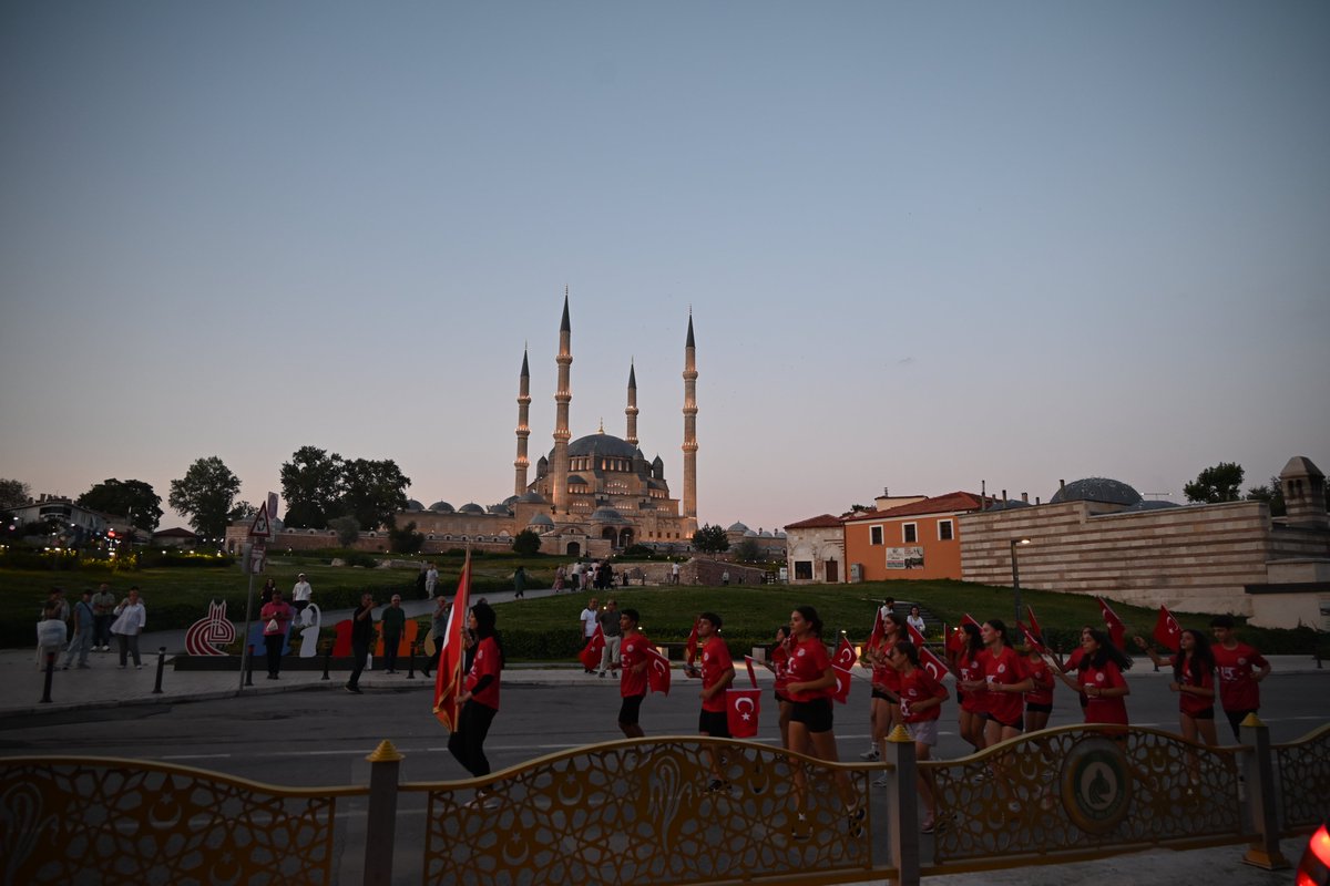 GSB_Edirne's tweet photo. 15 Temmuz Demokrasi ve Millî Birlik Günü’nün 10. yıl dönümünde Edirne’de düzenlenen Sancak Koşusu, birlik ve beraberlik ruhuna yakışır şekilde tamamlandı. https://t.co/uaP335pJXu