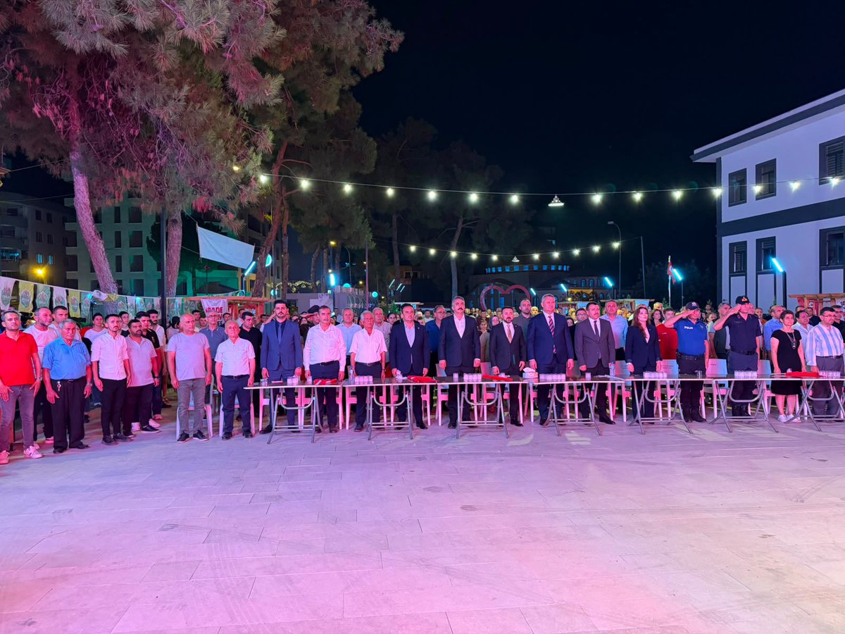 mustafakybt's tweet photo. Ülkü Ocakları Düziçi İlçe Başkanlığı olarak, Düziçi Kaymakamlığımız tarafından düzenlenen 15 Temmuz Demokrasi ve Millî Birlik Günü Anma Programı’na katılım sağladık.

15 Temmuz 2016 gecesi, aziz milletimizin iradesine, devletimizin bekasına ve demokrasimize kasteden hain darbe girişimi; milletimizin sarsılmaz inancı, kahraman güvenlik güçlerimiz ve vatanı uğruna canını ortaya koyan aziz şehitlerimiz ile gazilerimizin fedakârlığı sayesinde bertaraf edilmiştir.

Bu vesileyle, vatanımız uğruna canlarını feda eden tüm şehitlerimizi rahmet ve minnetle anıyor, kahraman gazilerimize şükranlarımızı sunuyoruz.

Ruhları şad, mekânları cennet olsun. Ne mutlu Türk’üm diyene!