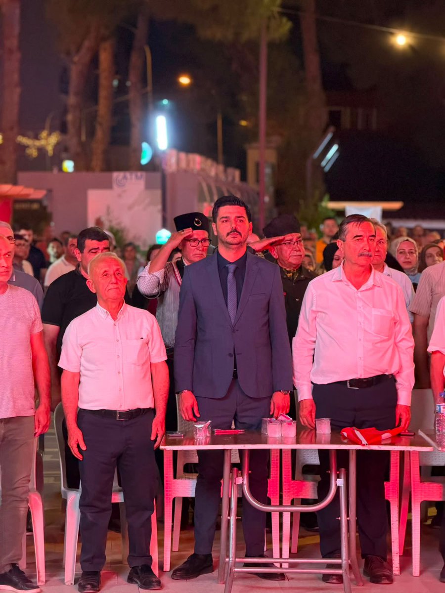 mustafakybt's tweet photo. Ülkü Ocakları Düziçi İlçe Başkanlığı olarak, Düziçi Kaymakamlığımız tarafından düzenlenen 15 Temmuz Demokrasi ve Millî Birlik Günü Anma Programı’na katılım sağladık.

15 Temmuz 2016 gecesi, aziz milletimizin iradesine, devletimizin bekasına ve demokrasimize kasteden hain darbe girişimi; milletimizin sarsılmaz inancı, kahraman güvenlik güçlerimiz ve vatanı uğruna canını ortaya koyan aziz şehitlerimiz ile gazilerimizin fedakârlığı sayesinde bertaraf edilmiştir.

Bu vesileyle, vatanımız uğruna canlarını feda eden tüm şehitlerimizi rahmet ve minnetle anıyor, kahraman gazilerimize şükranlarımızı sunuyoruz.

Ruhları şad, mekânları cennet olsun. Ne mutlu Türk’üm diyene!