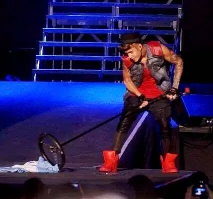dwvotion's tweet photo. justin vc só tem uma missão sábado https://t.co/sBh3CmfbeZ