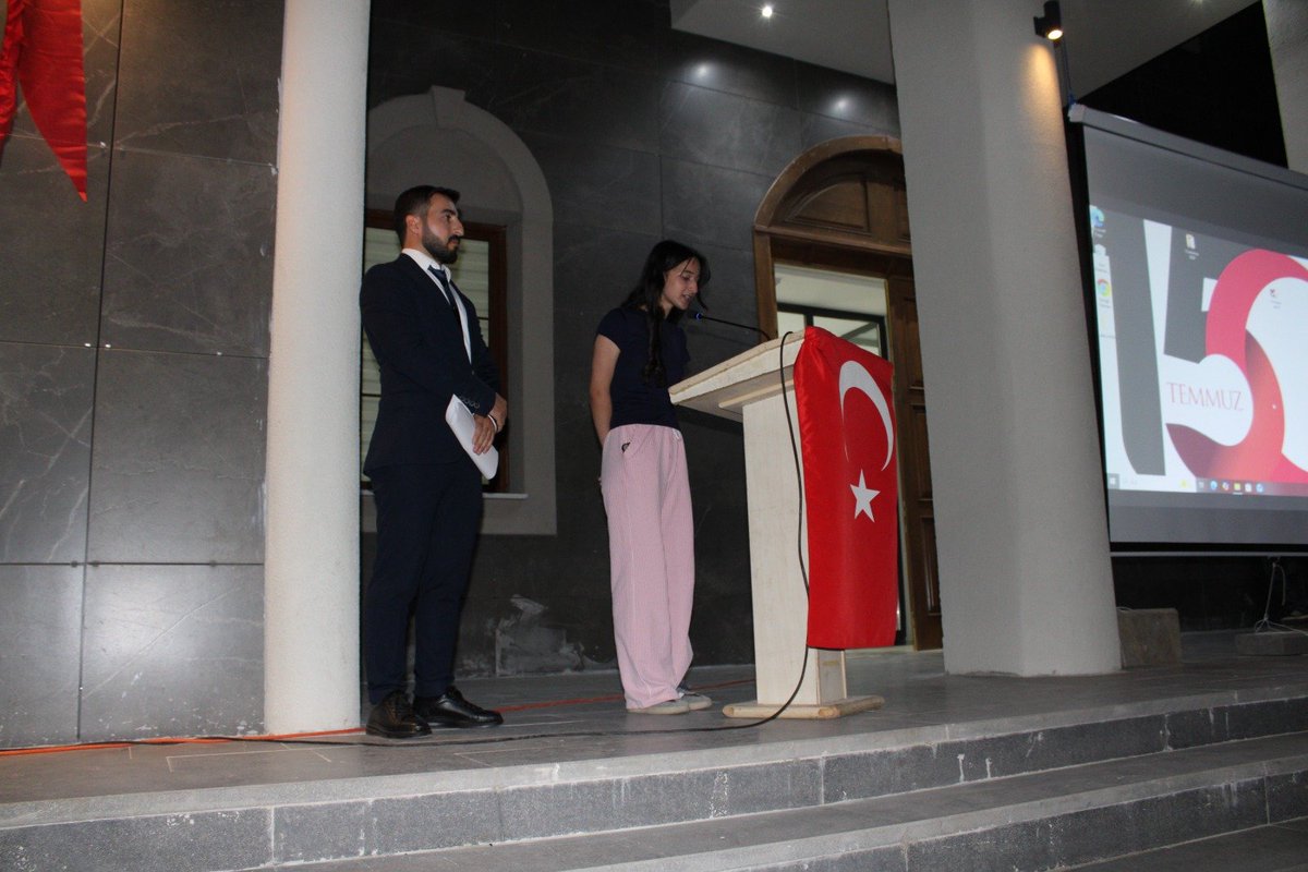 Diclekaymkmligi's tweet photo. 15 Temmuz Demokrasi ve Millî Birlik Günü kapsamında; Kaymakamımız Sn. Mustafa Atış, protokol üyeleri ve vatandaşlarımızın katılımıyla Dicle Hükümet Konağı önünde aziz şehitlerimizin rahmet ve minnetle yâd edildiği anma programı gerçekleştirildi. https://t.co/CRj5rBGrDt