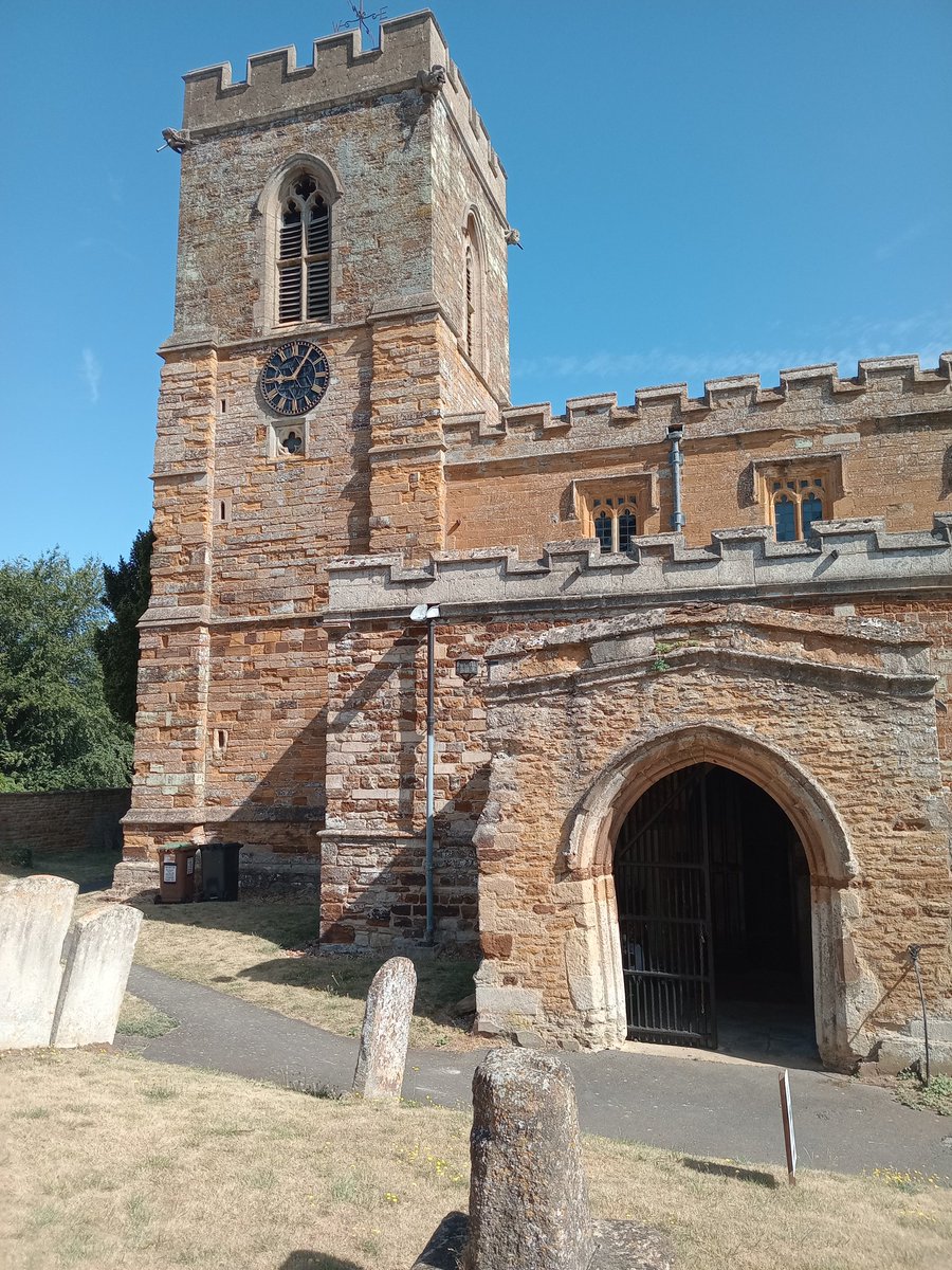 phil0073's tweet photo. The stump of an old cross that was formally in the Rector's Paddock before the southern porch of mm#StMaryAndAllSaintsHolcot , #Northamptonshire. #PhilOnaBike #AdoorableThursday #StoneworkSunday #TowerTuesday https://t.co/SOwZ9zH2Zn