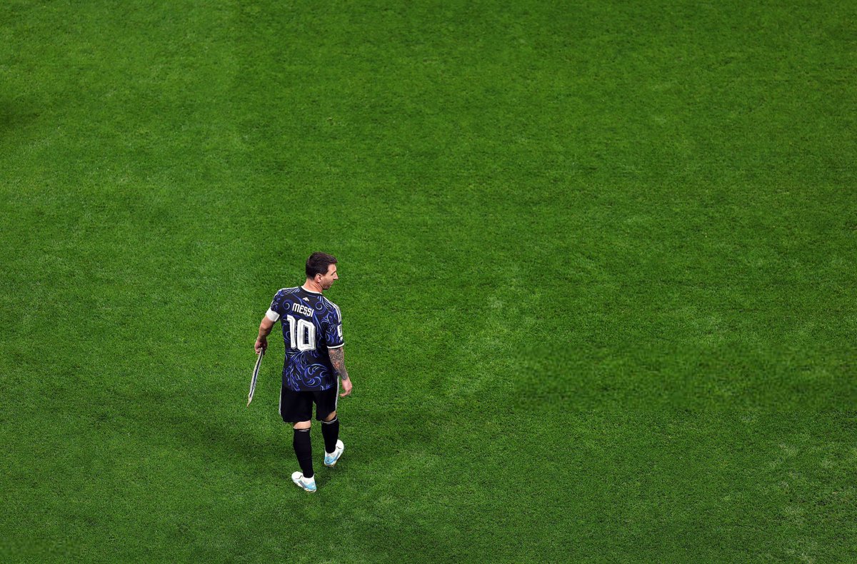 MessiLeoBrasil_'s tweet photo. - 39 anos 
- jogou 6 Copas
- jogou 3 finais
- venceu uma (pode vencer duas)

RESPEITA O MELHOR DA HISTÓRIA DO FUTEBOL. SIMPLESMENTE LIONEL MESSI! 🐐 https://t.co/T9oYD61FmJ