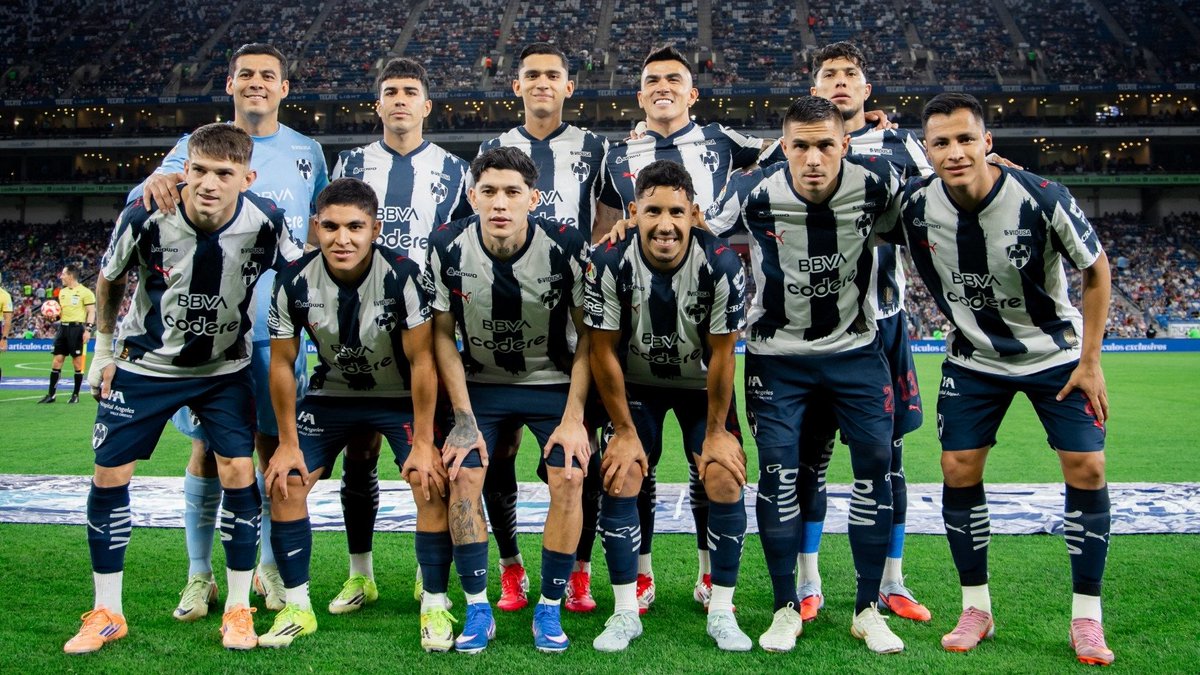futaztecapostin's tweet photo. Inglaterra hoy https://t.co/7HixC9DPKw