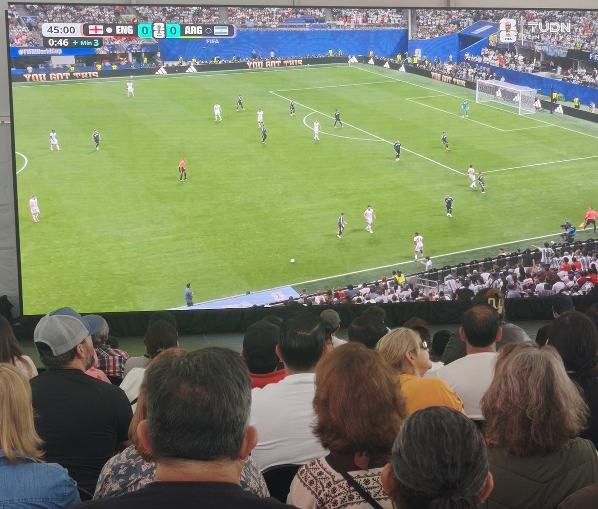 Jjlopez_almejo's tweet photo. La diferencia entre una selección de clase mundial como #Argentina y una tipo B de segundo o tercer orden como #México, es que ellos intentan todas las variantes. Hoy el arbitraje no es factor.

Argentina nunca renuncia al ataque con creatividad, haciendo tiros de mediana y larga distancia, disparos razos, gambetas, centros con propósito, etc. Se la creen y trabajan para eso. Bien merecido.