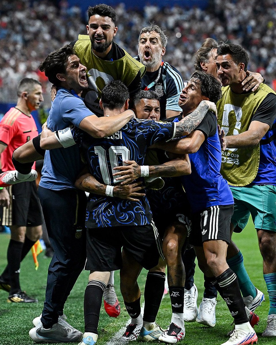 albicelesteilu's tweet photo. ARGENTINA 🇦🇷 ELIMINÓ A INGLATERRA 🏴󠁧󠁢󠁥󠁮󠁧󠁿 Y ES FINALISTA DE LA COPA DEL MUNDO 2026.

¿PENSARON QUE NOS IBAMOS? NO, SEÑOR. AHORA, QUEREMOS EL BICAMPEONATO. https://t.co/w4CLbUNZ8k