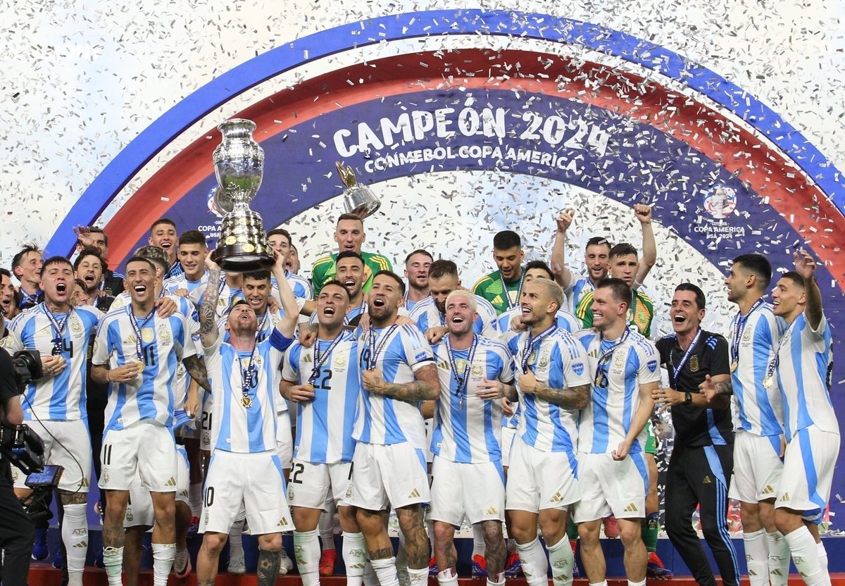 Jaimefmacias's tweet photo. Por primera vez en la historia la final de un Mundial es un enfrentamiento entre campeón vigente de Europa y de América

CA 2024 — 🇦🇷 Argentina
EURO 2024 — 🇪🇸 España https://t.co/YbmZZxlTEy