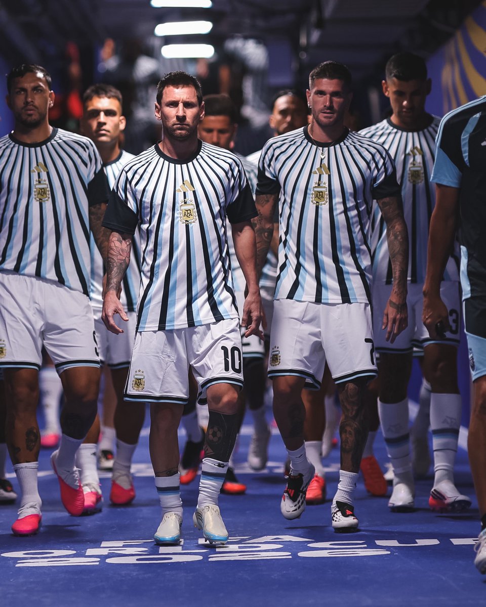 syunusxd's tweet photo. insan minsan degilsin sen messi https://t.co/1x1hLQFGJ3