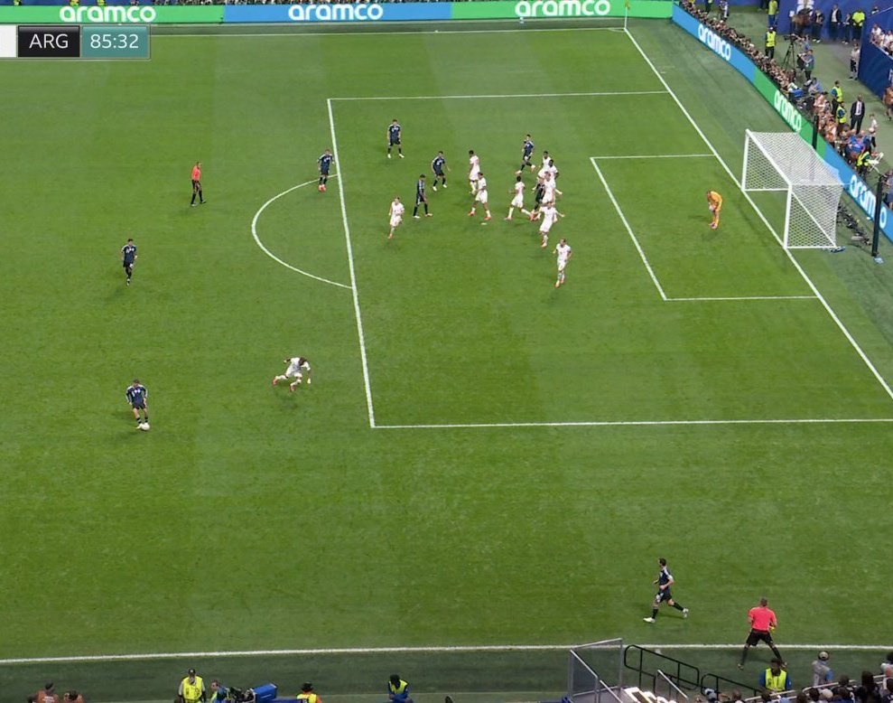 NoodleHairCR7's tweet photo. OFFSIDE GOAL FOR ARGENTINA TO WIN AGAINST ENGLAND

FOOTBALL LOST TODAY 💔
CORRUPTION WON. https://t.co/RUgzLccEfs