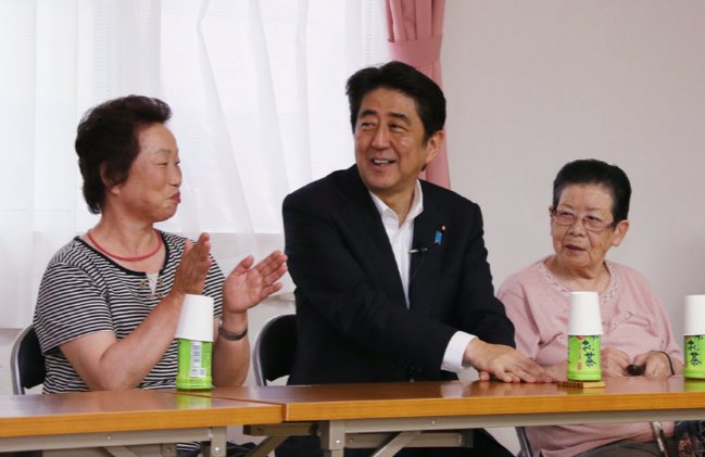 rico12050916's tweet photo. 2014.7.16　安倍総理🇯🇵　宮城県訪問
東日本大震災からの復興状況を把握するため、宮城県を訪問し、慰霊碑への黙礼を行った後、水産加工施設、津波被害農地及び災害公営住宅を視察しました。
https://t.co/NesefpBlTq https://t.co/qBvFvw9NGR