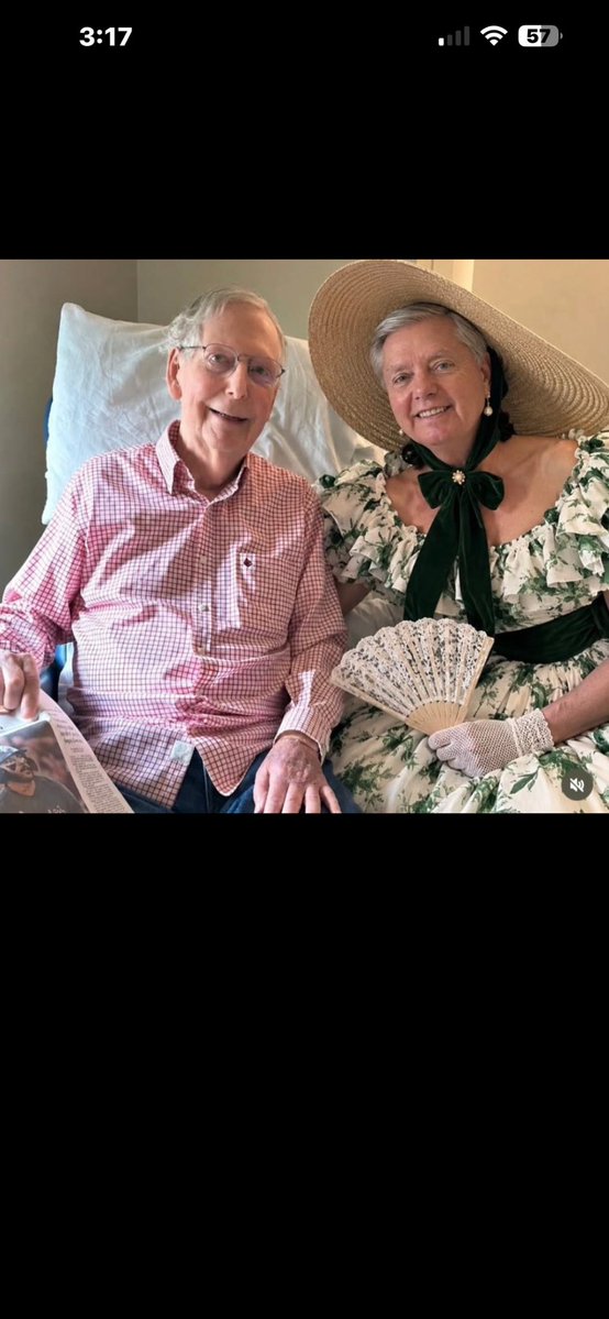 DFSAddict1's tweet photo. @catturd2 These two talked for 20 min today !!! https://t.co/iXDcE7ZI5c
