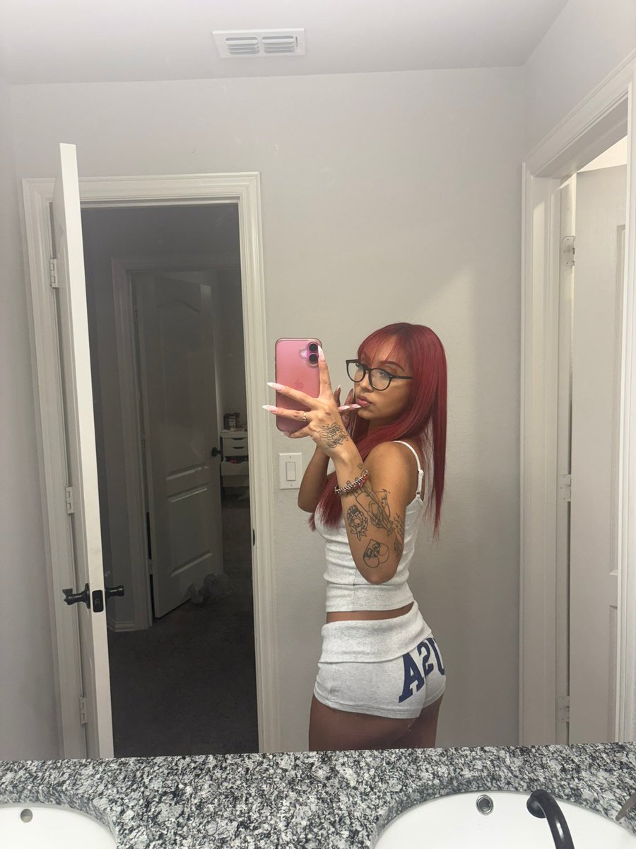 heluvsAlexissss's tweet photo. tell me how pretty i am 🥲 https://t.co/olbSlUu8e7