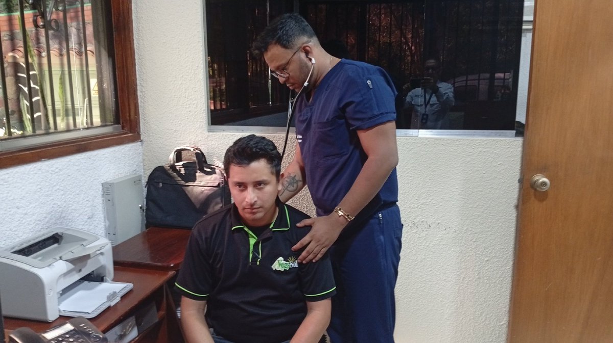IpasmeOficial's tweet photo. Uniendo esfuerzos por la salud. La Unidad Médica Mérida realizó un abordaje interinstitucional en la población de Estanques (Municipio Sucre) para brindar atención integral al personal del Complejo Turístico Recreacional Vega Sol.

#VidaSaludableConIpasme #Mérida https://t.co/Kgf6CF8kSJ