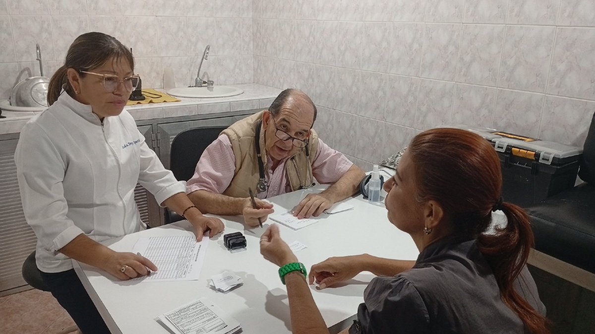 IpasmeOficial's tweet photo. Uniendo esfuerzos por la salud. La Unidad Médica Mérida realizó un abordaje interinstitucional en la población de Estanques (Municipio Sucre) para brindar atención integral al personal del Complejo Turístico Recreacional Vega Sol.

#VidaSaludableConIpasme #Mérida https://t.co/Kgf6CF8kSJ