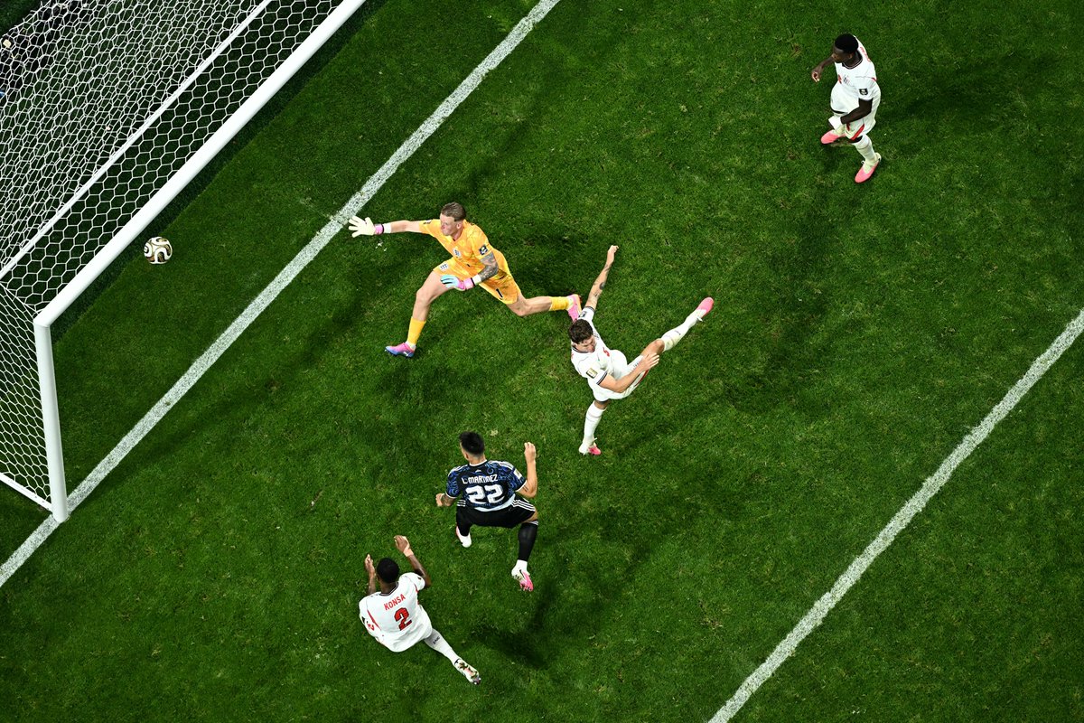 Libertadores's tweet photo. 🤯🇦🇷 ¡De la cabeza de Lautaro Martínez a la final de la @FIFAWorldCup! https://t.co/XHUR26HJnH