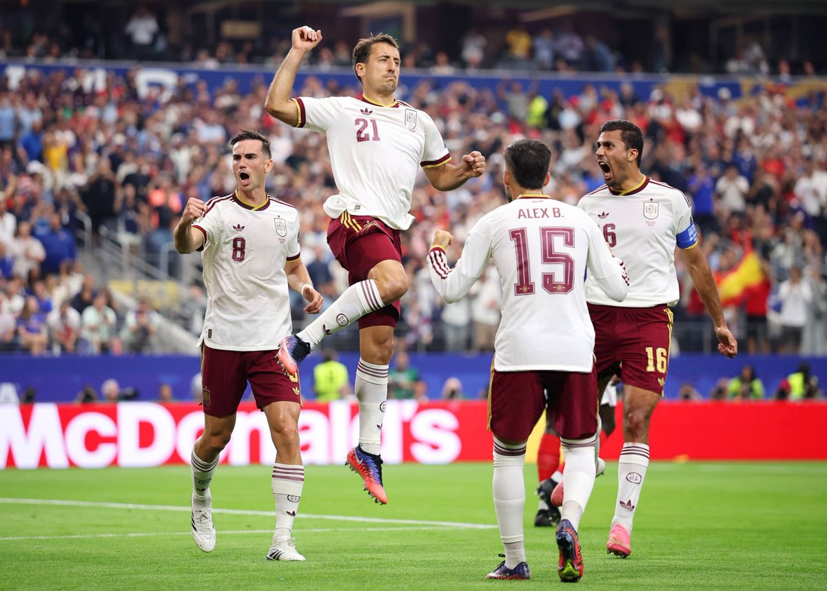 ActuFoot_'s tweet photo. 🚨 L'ESPAGNE 🇪🇸 ET L'ARGENTINE 🇦🇷 VONT S'AFFRONTER EN MATCH OFFICIEL POUR LA PREMIÈRE FOIS DEPUIS... LE MONDIAL 1966 ! 🤯

L'Argentine s'était alors imposée 2-1. https://t.co/ojkhdEeRRh