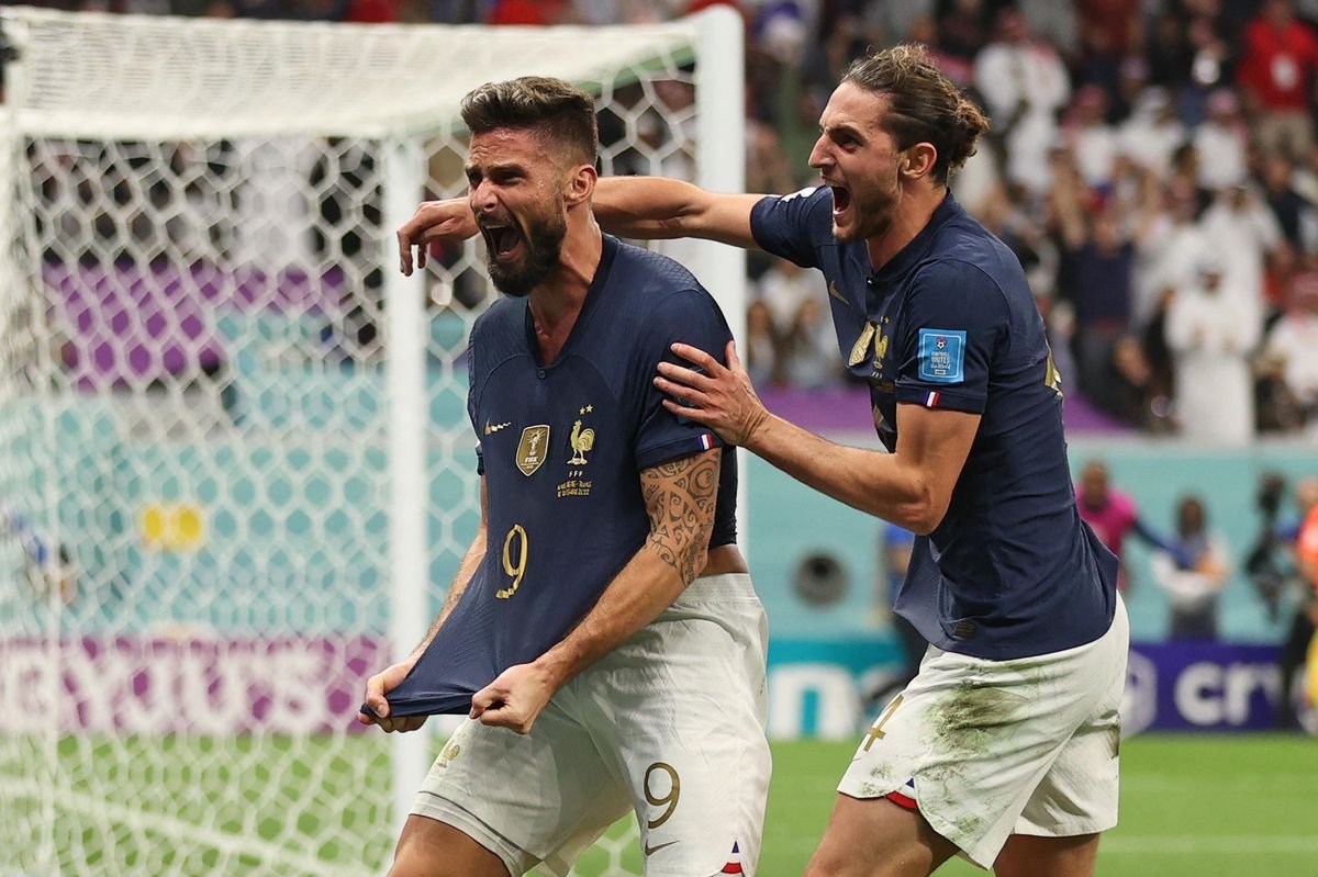 actubleus_'s tweet photo. 🇫🇷 La dernière fois que l'Équipe de France a affronté l'Angleterre 🏴󠁧󠁢󠁥󠁮󠁧󠁿, c'était en quart de finale de la Coupe du monde 2022 ! 

⚽️ Giroud
⚽️ Tchouaméni 

On l'avait emporté 2-1 au terme d'un match très tendu ! 🔙 https://t.co/k9zigIM8G0