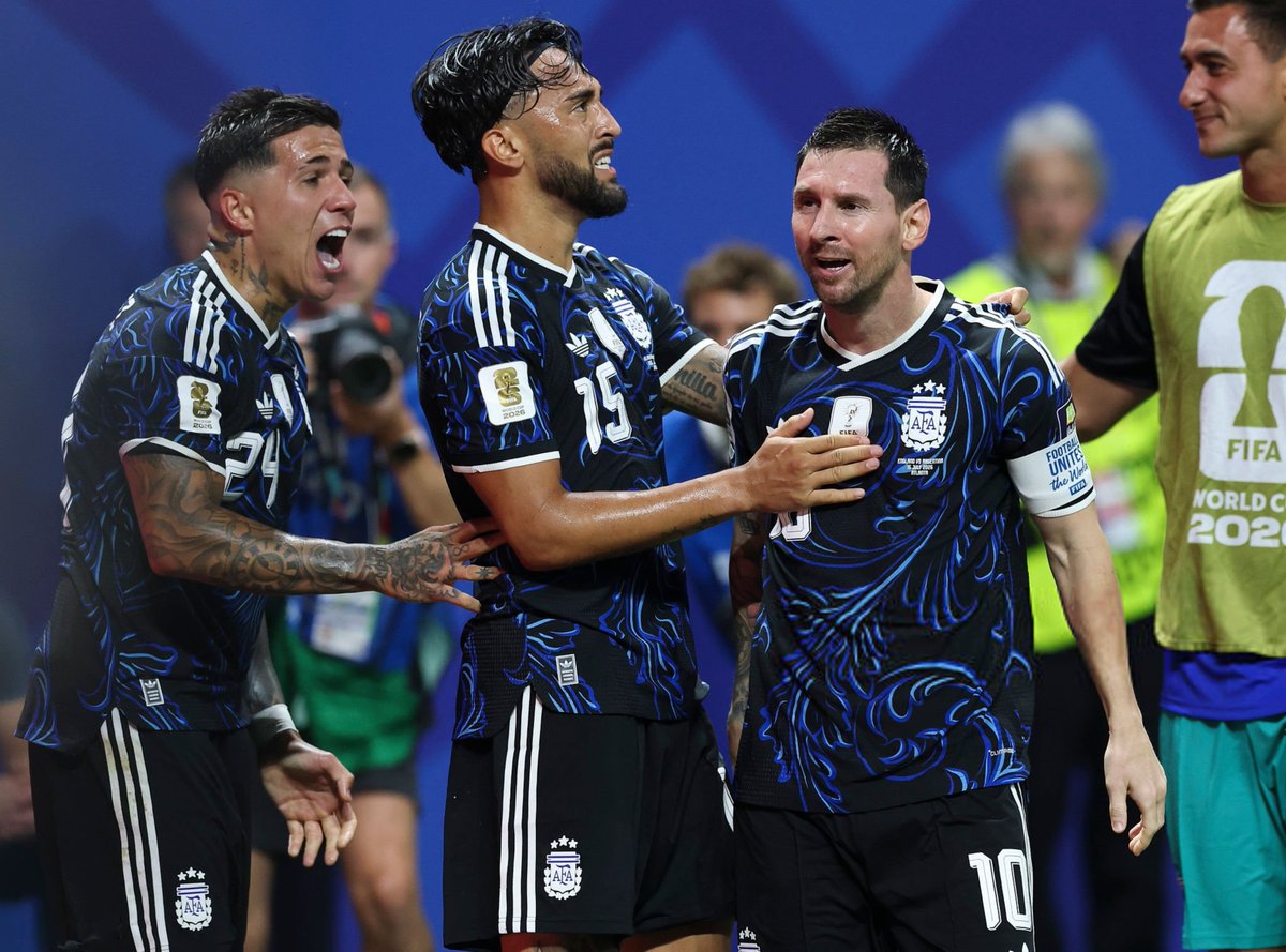 ActuFoot_'s tweet photo. 🚨 L'ESPAGNE 🇪🇸 ET L'ARGENTINE 🇦🇷 VONT S'AFFRONTER EN MATCH OFFICIEL POUR LA PREMIÈRE FOIS DEPUIS... LE MONDIAL 1966 ! 🤯

L'Argentine s'était alors imposée 2-1. https://t.co/ojkhdEeRRh