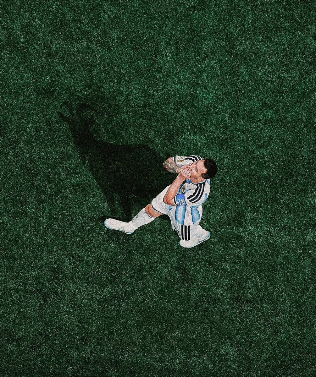 Theitti7ady's tweet photo. ليونيل ميسي ..
اللاعب الأعظم في كرة القدم 💙

#الارجنتين_إنجلترا https://t.co/rVFV91rbxj