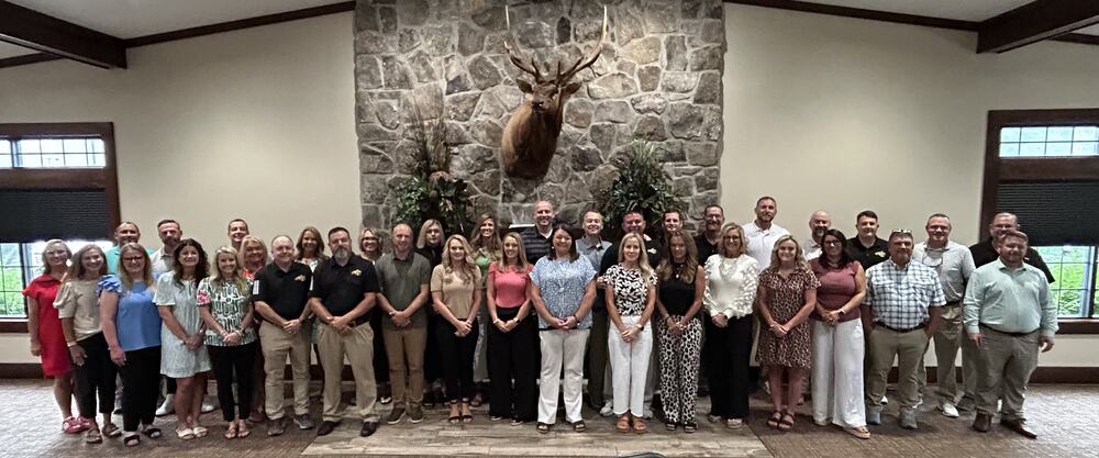 JC_Schools's tweet photo. One Team. One Vision. The Gold Standard. https://t.co/QdRynt595I https://t.co/gDUSEESclY