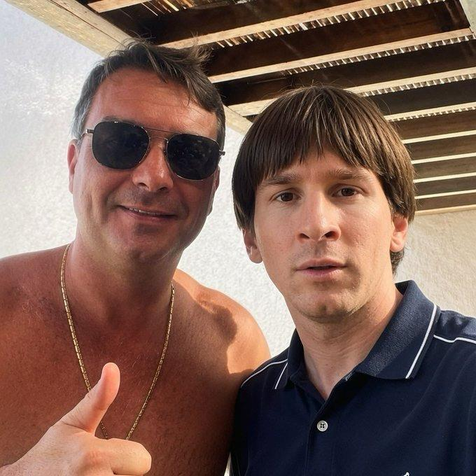 meioindep's tweet photo. 🚨ATENÇÃO: Flávio tem fotos com Messi, Pelé e até Einsten no mesmo local que tirou foto com 'Sicário' de Vorcaro https://t.co/5BwRqVFvbv
