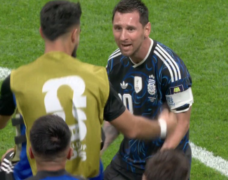 halakooraa's tweet photo. الأرجنتين إلى النهائي! 🏆🇦🇷

بميسي وبشراسة التانغو، يحسم المنتخب الأرجنتيني بطاقة العبور إلى النهائي للمرة السابعه في تاريخه، والثانية تواليًا🔥

#الارجنتين_إنجلترا https://t.co/t2G8QkMk87
